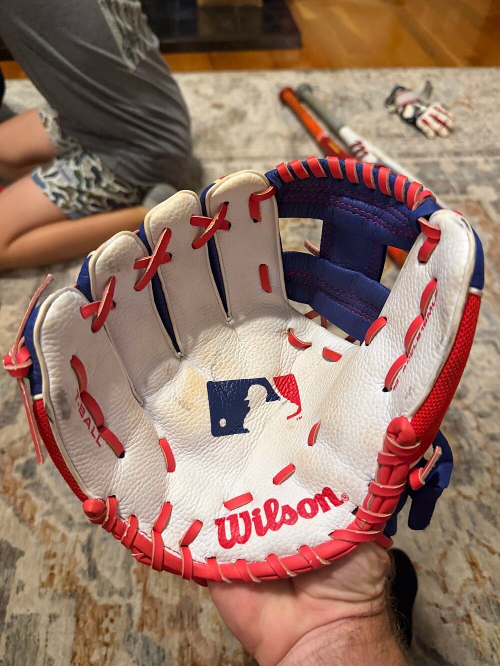 Wilson A02LB16MLB 10” T-Ball Baseball Glove Red White Blue Youth Left Hand